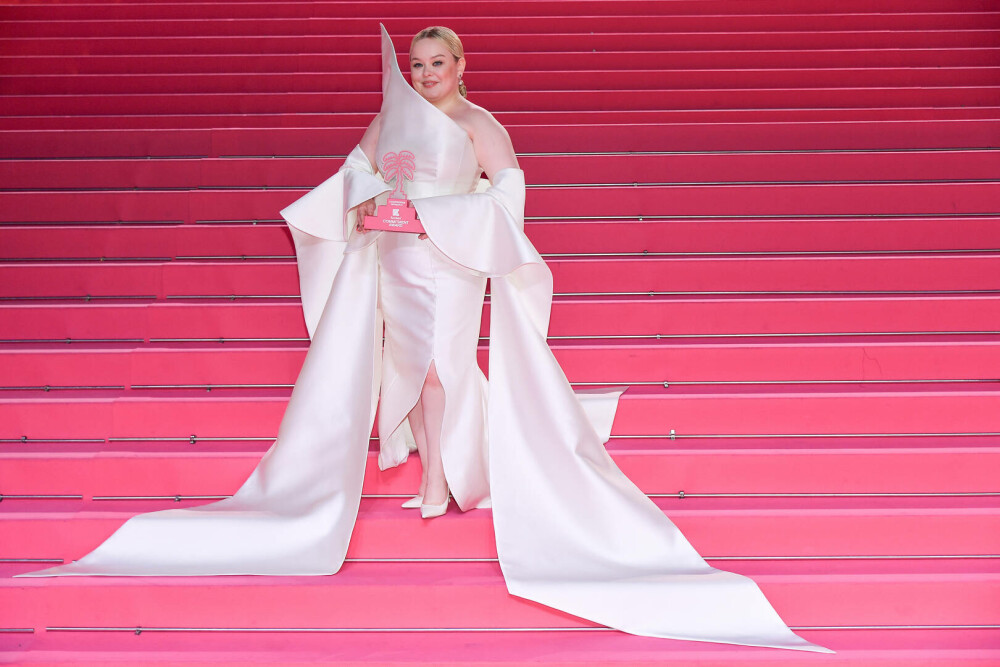 Ce ținută atipică a ales Nicola Coughlan, Penelope din Bridgerton, la Festivalul Canneseries. GALERIE FOTO - Imaginea 24