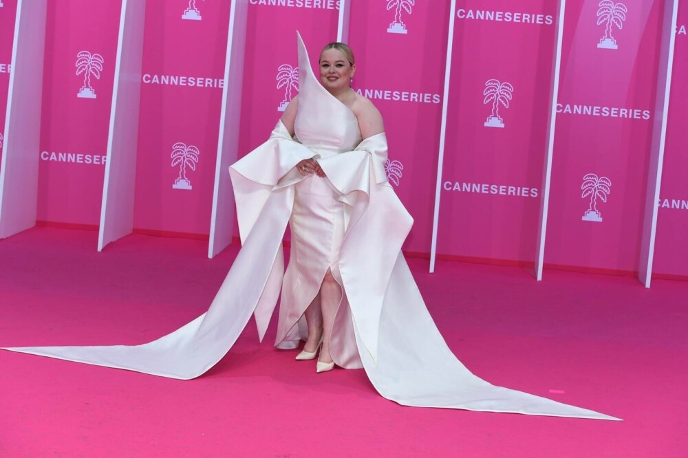 Ce ținută atipică a ales Nicola Coughlan, Penelope din Bridgerton, la Festivalul Canneseries. GALERIE FOTO - Imaginea 30