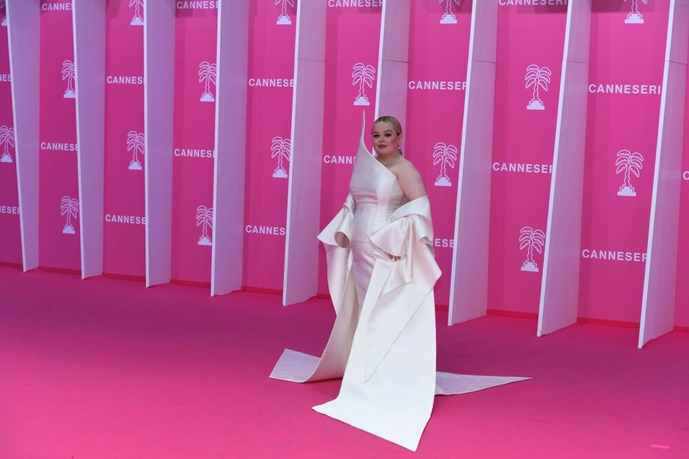 Ce ținută atipică a ales Nicola Coughlan, Penelope din Bridgerton, la Festivalul Canneseries. GALERIE FOTO - Imaginea 32