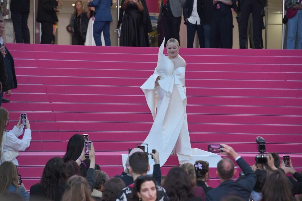 Ce ținută atipică a ales Nicola Coughlan, Penelope din Bridgerton, la Festivalul Canneseries. GALERIE FOTO - Imaginea 35