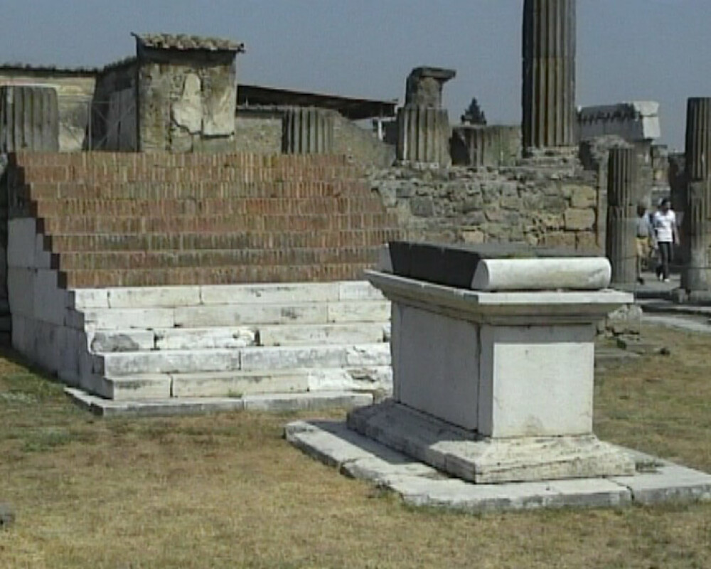 Pompei, locul unde ruinele vorbesc - Imaginea 1