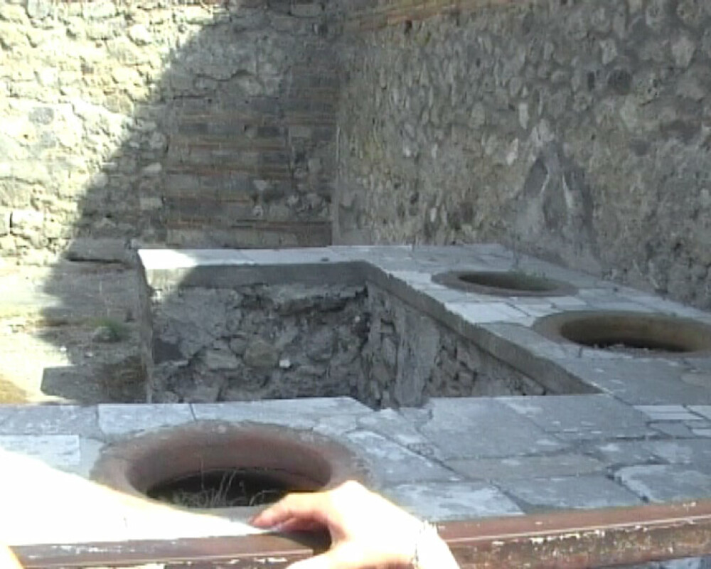 Pompei, locul unde ruinele vorbesc - Imaginea 2