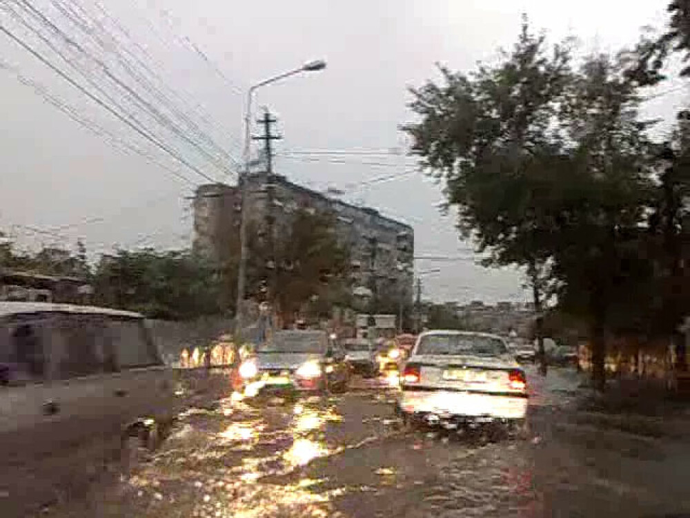Potop in aproape toata Romania! Ploi, vant si grindina! VEZI VIDEO! - Imaginea 2