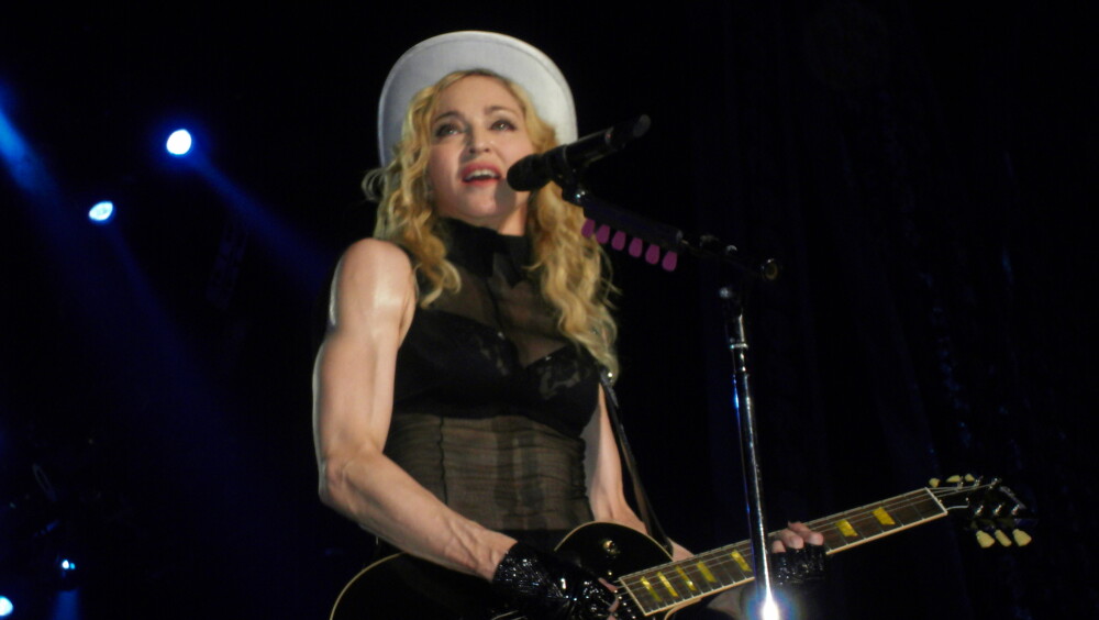 Madonna, surprinsa de huiduieli: 