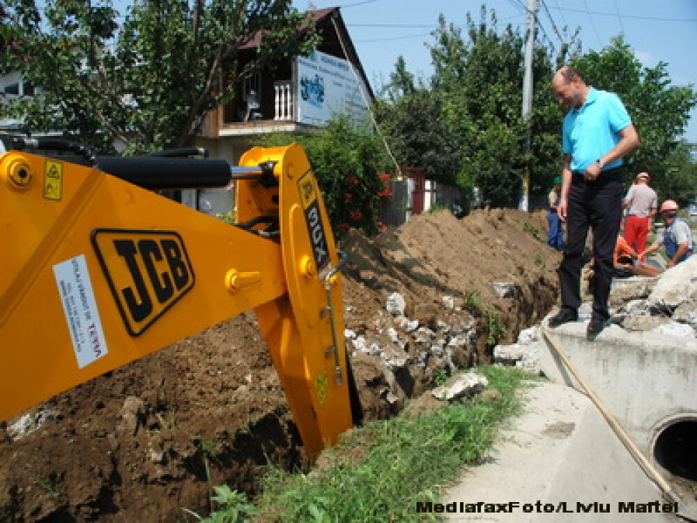 Presedintele Basescu e in Moldova sa verifice lucrarile la diguri - Imaginea 3