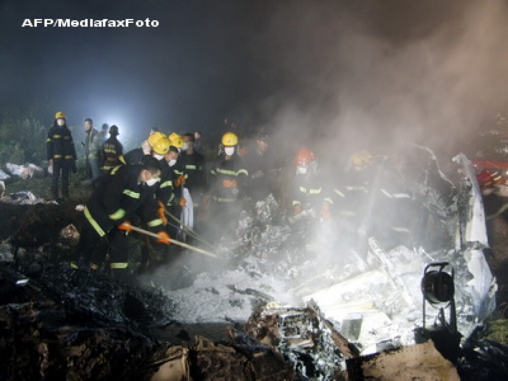 42 de persoane si-au pierdut viata intr-un accident aviatic produs in China - Imaginea 2
