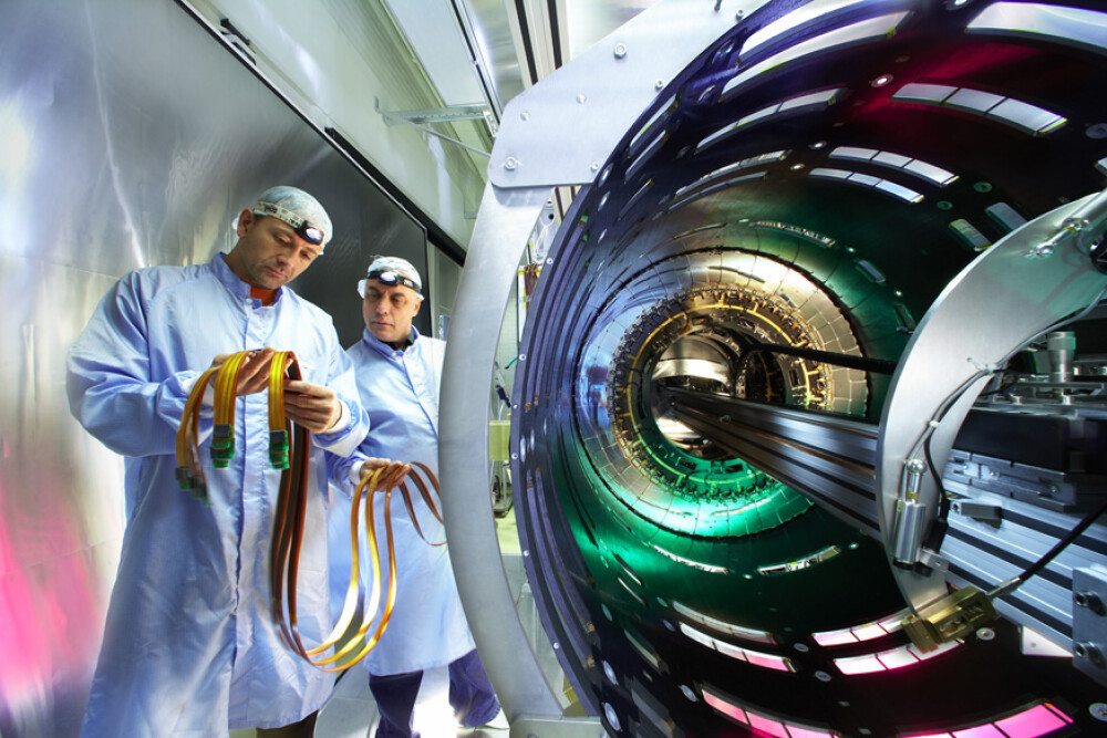 Asculta sunetul Acceleratorului de particule de la CERN. Galerie foto cu experimentele ATLAS - Imaginea 1