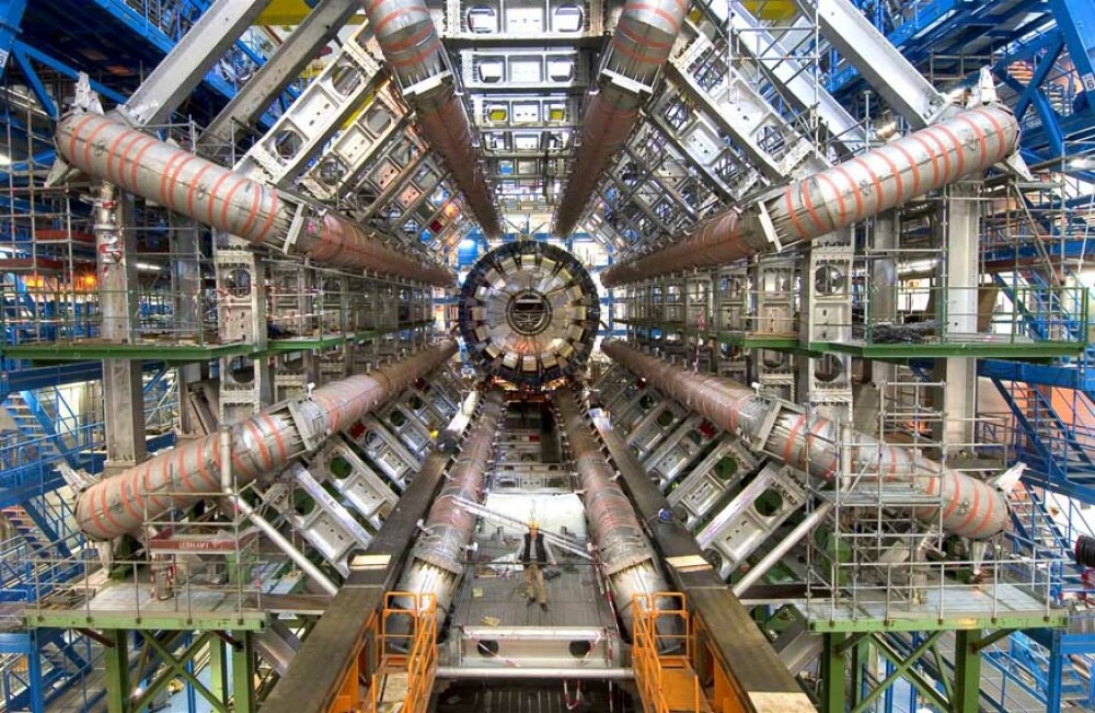 Asculta sunetul Acceleratorului de particule de la CERN. Galerie foto cu experimentele ATLAS - Imaginea 2