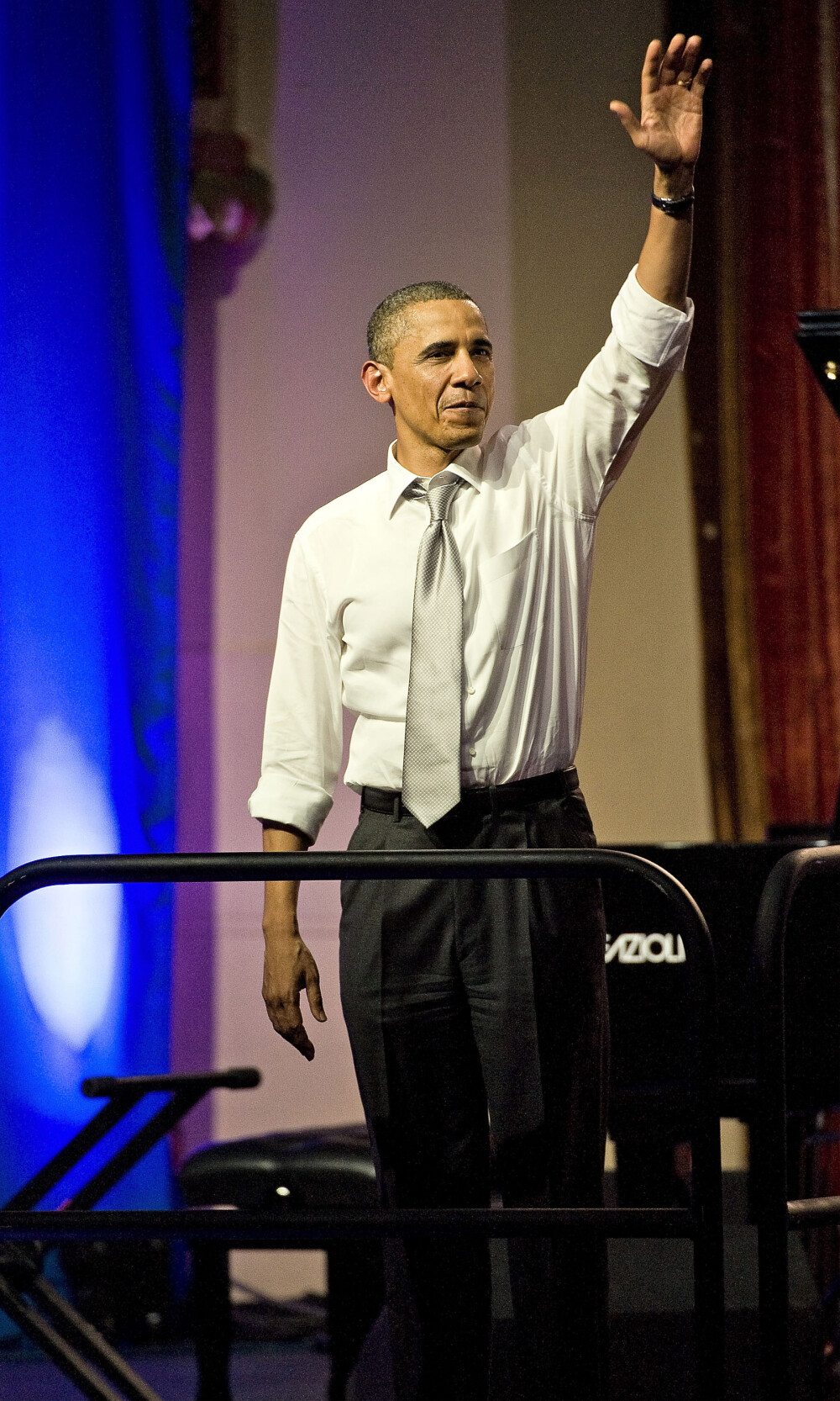 Un designer roman la ziua lui Obama. 50 de ani serbati cu fast-food, cheta si celebritati - Imaginea 9
