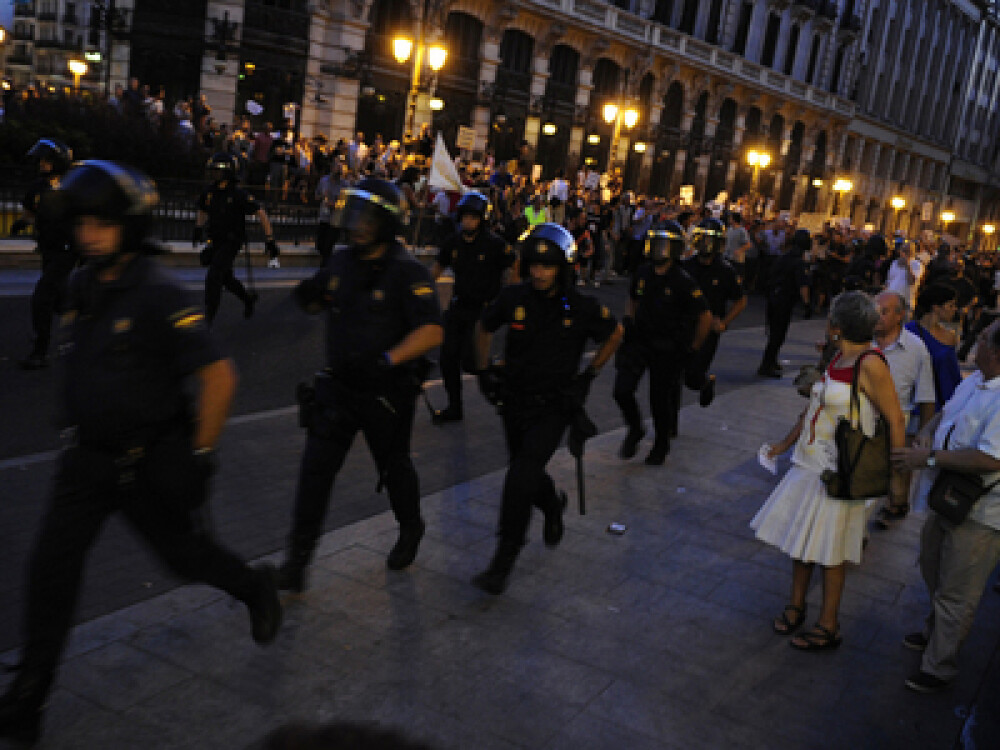 Papa Benedict si-a inceput vizita controversata in Spania. Tensiune la Madrid - Imaginea 2