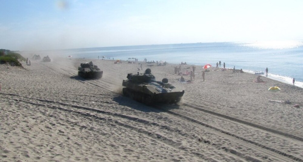 Ce inseamna distractie pe plaja pentru rusi. Aparitia la care nimeni nu se astepta. VIDEO - Imaginea 3