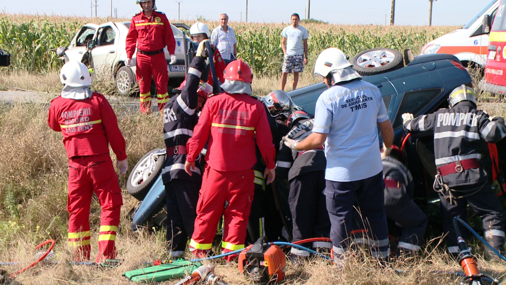 Trei persoane si-au pierdut viata si alte trei au fost ranite intr-un accident langa Timisoara - Imaginea 3
