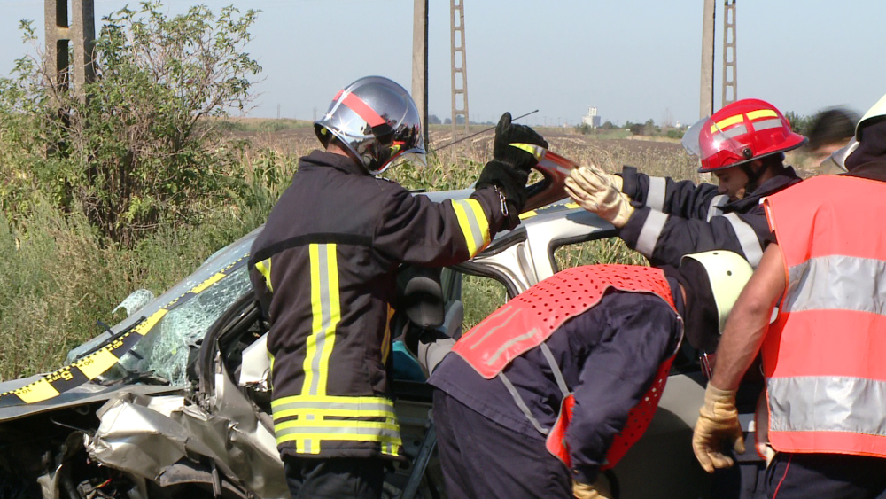 Trei persoane si-au pierdut viata si alte trei au fost ranite intr-un accident langa Timisoara - Imaginea 5
