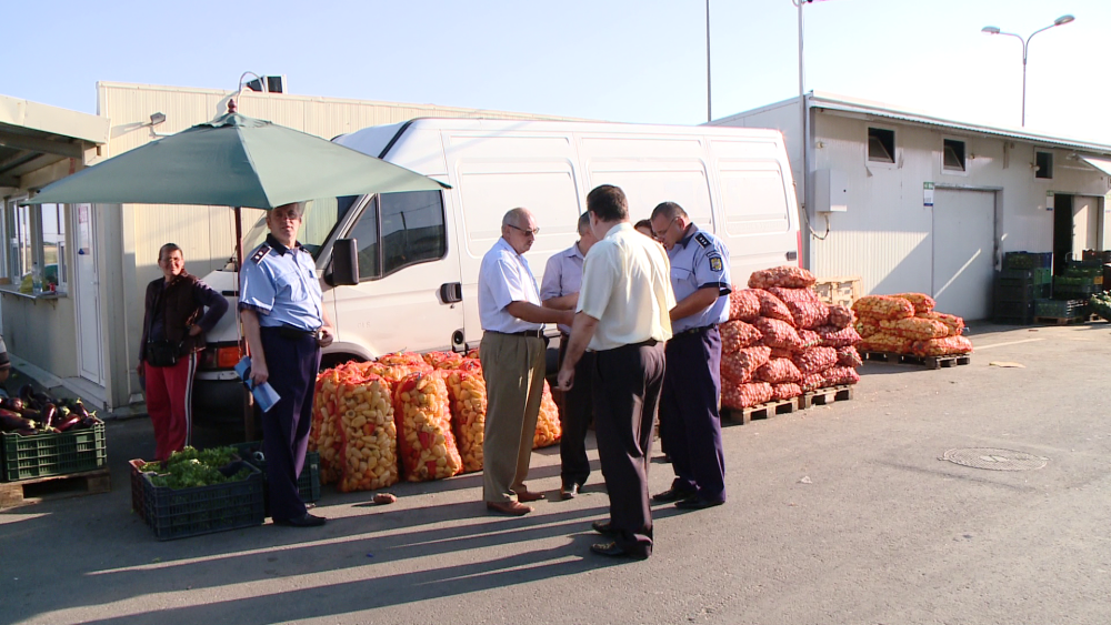 Control printre comerciantii din Timisoara. Peste sase tone de legume si fructe au fost confiscate - Imaginea 4