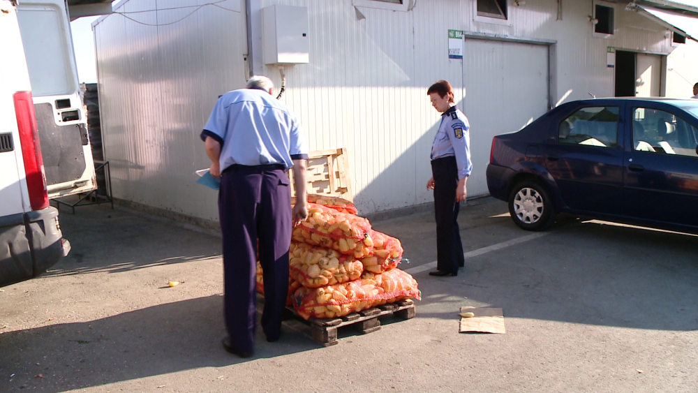 Control printre comerciantii din Timisoara. Peste sase tone de legume si fructe au fost confiscate - Imaginea 5
