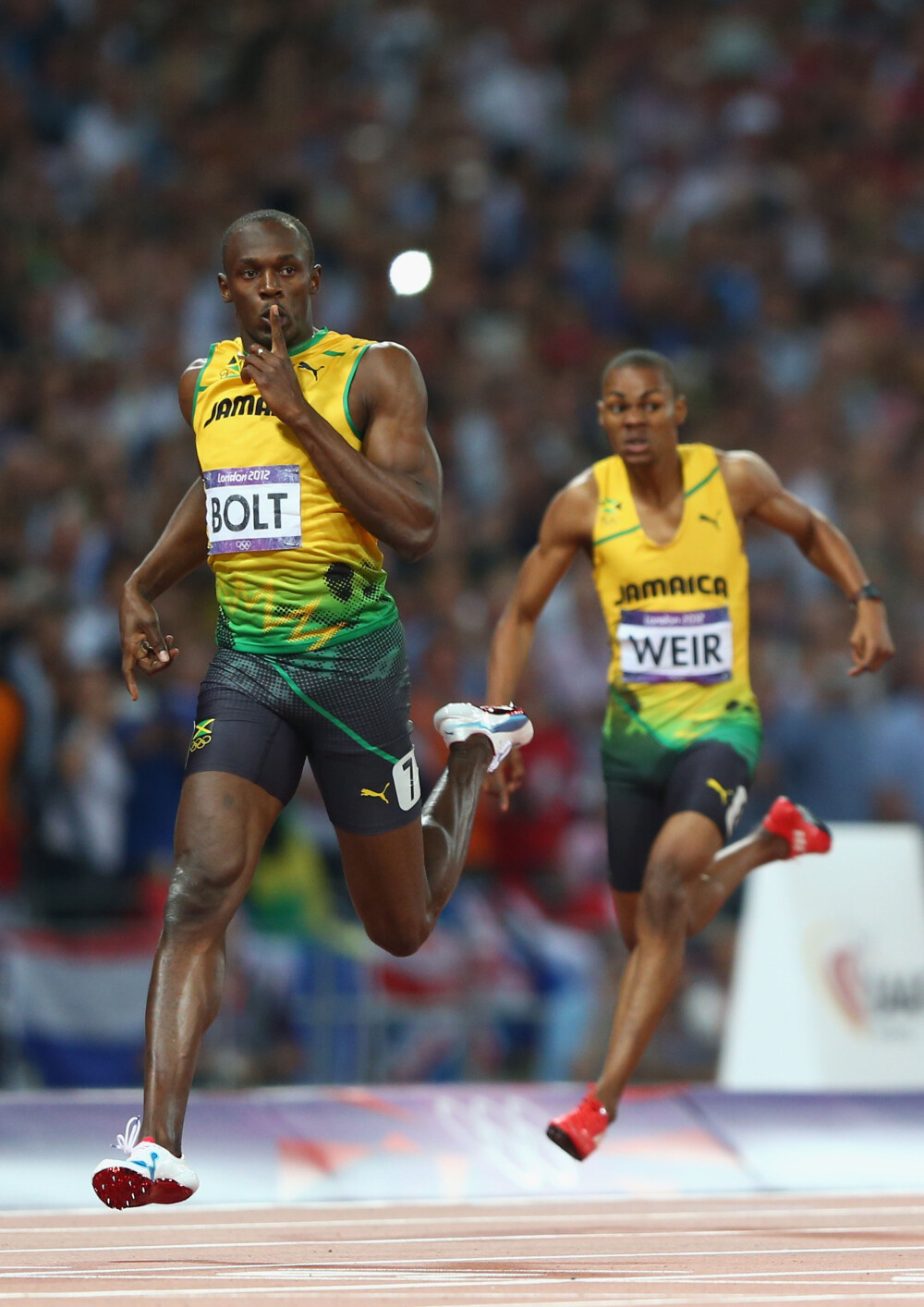 Cine e Usain Bolt, omul care si-ar putea face o statuie de aur din propriile medalii - Imaginea 2