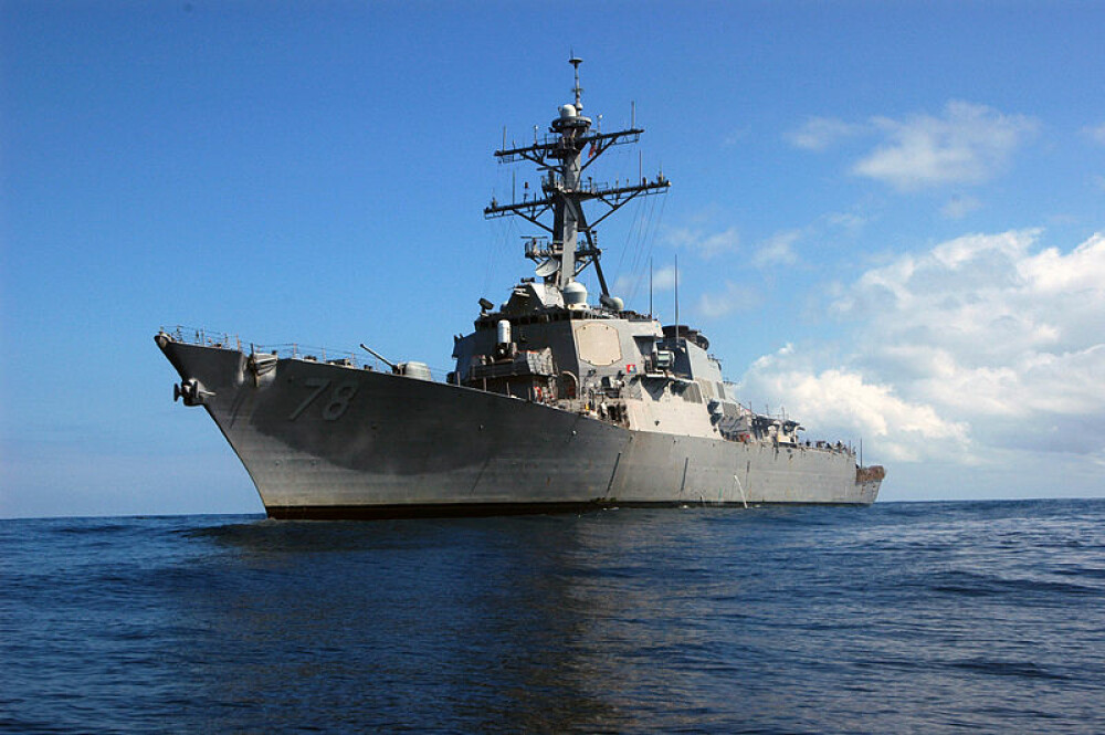 VIDEO si FOTO cu distrugatorul USS Porter, de unde s-a tras cu rachete in Siria. Nava americana a fost in Constanta, in 2016 - Imaginea 2