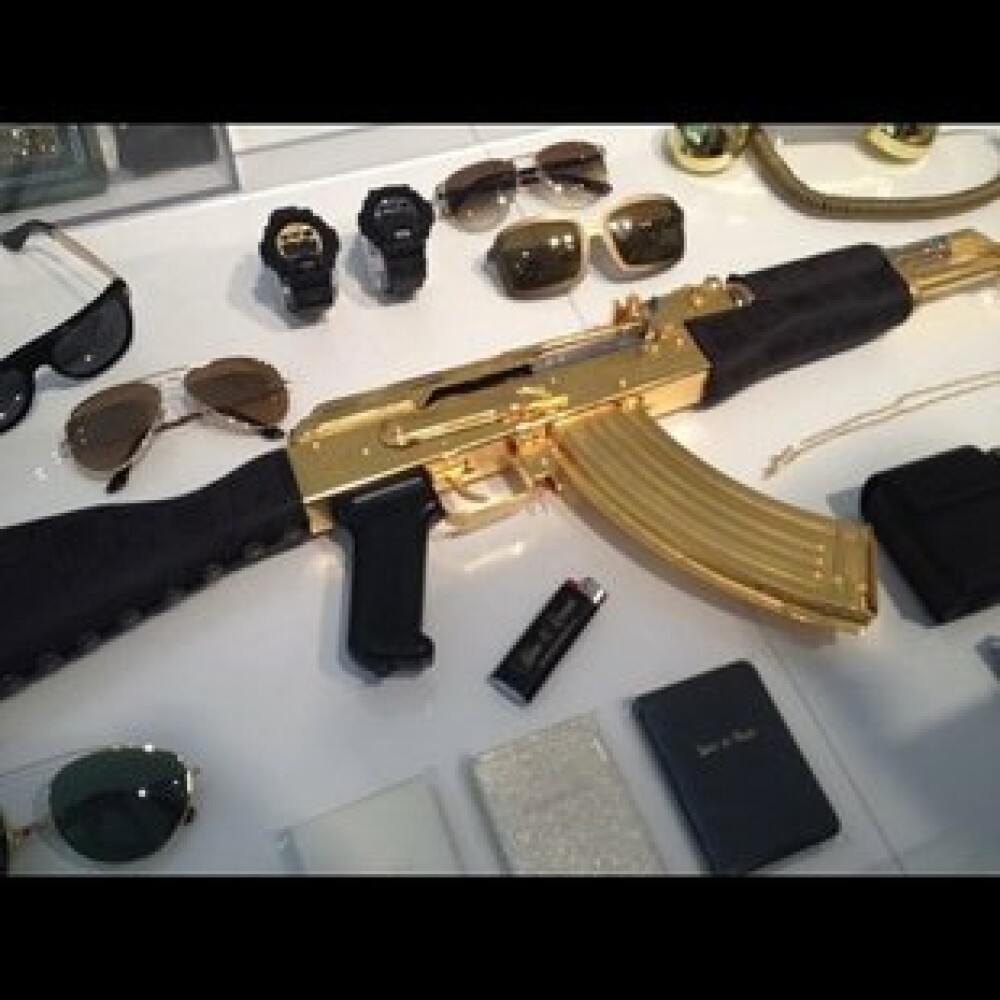 Factura de 107.000 USD si Kalasnikov poleit cu aur. Copilaria micilor miliardari vazuta pe Instagram - Imaginea 3
