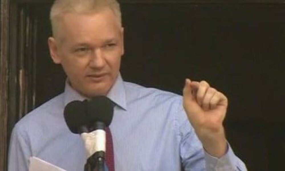 Transformarea lui Julian Assange după 7 ani de azil în Ambasada Ecuadorului - Imaginea 7