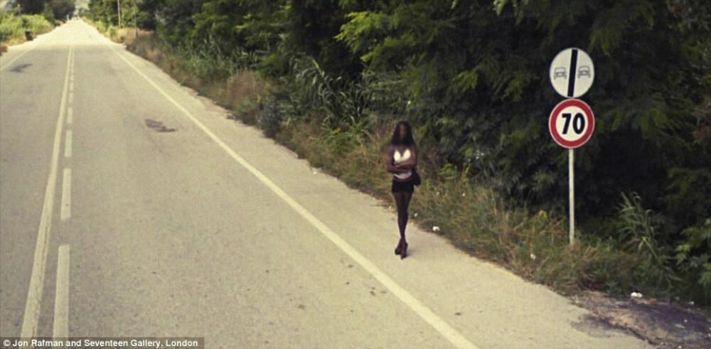 Prostituate, vanzari de arme si alte imagini spectaculoase surprinse de Street View. GALERIE FOTO - Imaginea 2