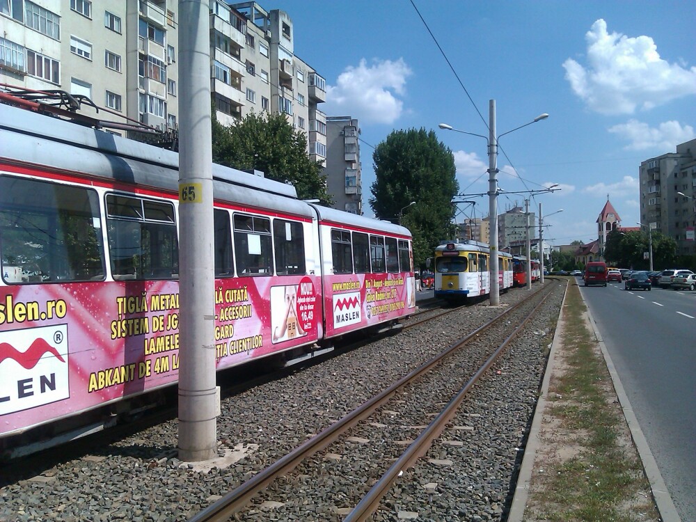 FOTO. Doua tramvaie s-au ciocnit in Arad. Un pasager si un vatman au fost raniti - Imaginea 4