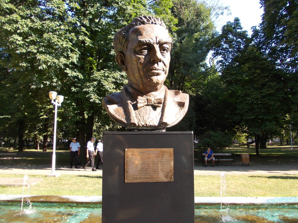 Trei busturi au fost dezvelite in Parcul Rozelor si Parcul Central, de Ziua Timisoarei. FOTO - Imaginea 3