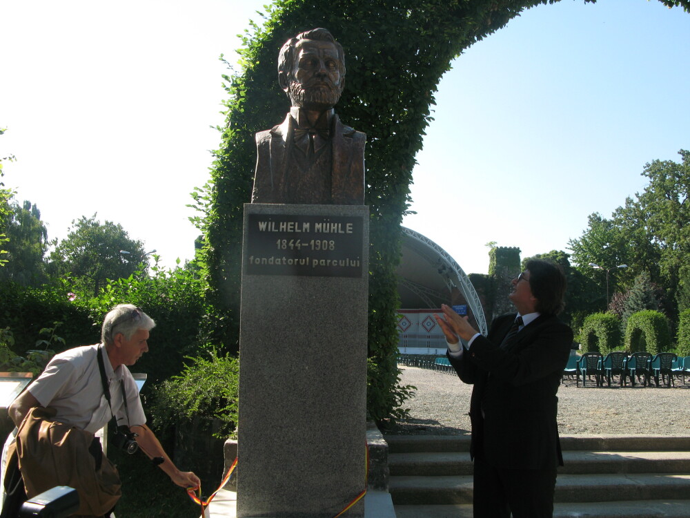 Trei busturi au fost dezvelite in Parcul Rozelor si Parcul Central, de Ziua Timisoarei. FOTO - Imaginea 5