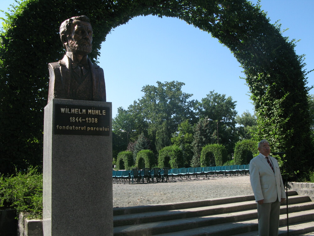Trei busturi au fost dezvelite in Parcul Rozelor si Parcul Central, de Ziua Timisoarei. FOTO - Imaginea 7