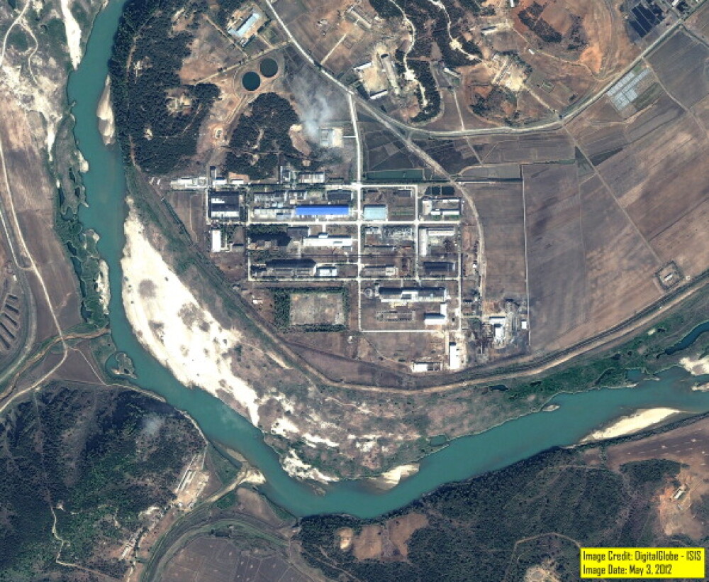 Imagini din satelit: Coreea de Nord si-ar fi dublat capacitatea de imbogatire a uraniului - Imaginea 1