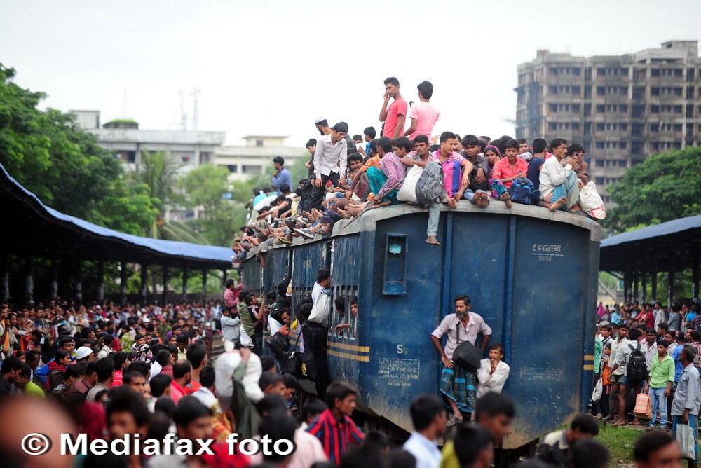 Sfarsitul Ramadanului a umplut trenurile in Bangladesh pentru sarbatoarea Eid al-Fitr - Imaginea 1