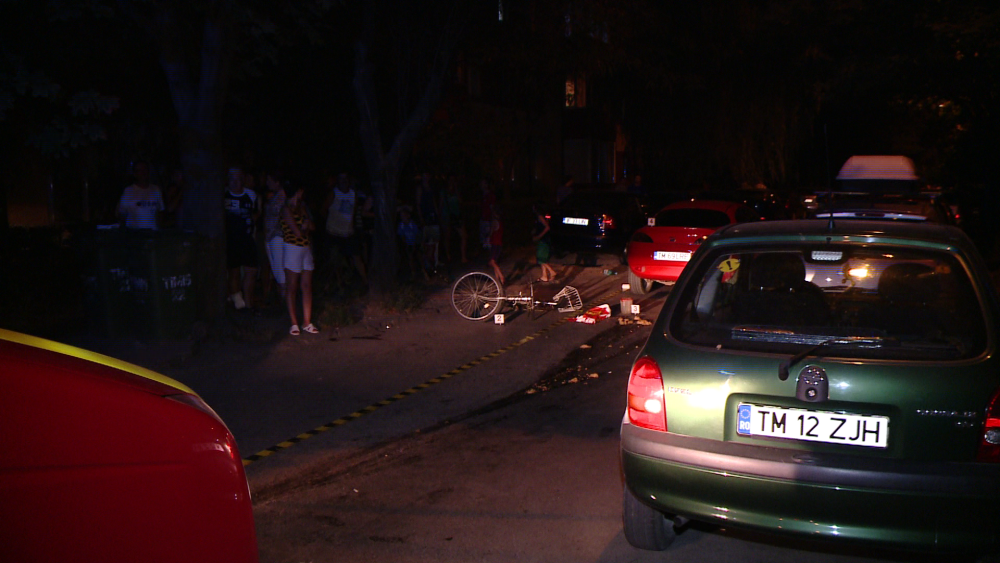 Un biciclist a ajuns de urgenta la spital dupa ce a fost izbit de o masina. Starea barbatului - Imaginea 3