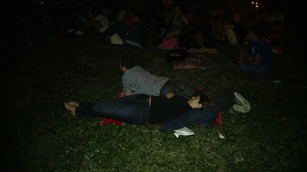 Picnic sub stele la Timisoara. Sute de persoane au intins patura in curtea Observatorului Astronomic - Imaginea 14