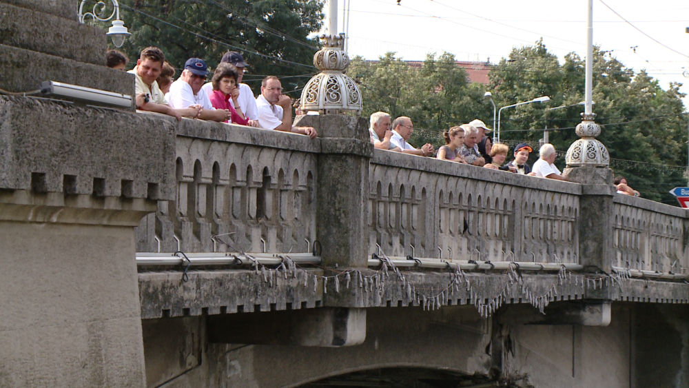 Ceremonie de Ziua Marinei la Timisoara. Zeci de curiosi au venit sa ii vada pe militari si marinari - Imaginea 16