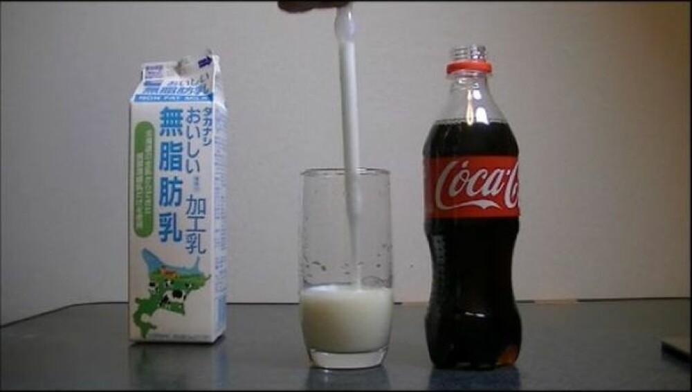 Ce se intampla cand pui lapte in Coca Cola? GALERIE FOTO - Imaginea 2