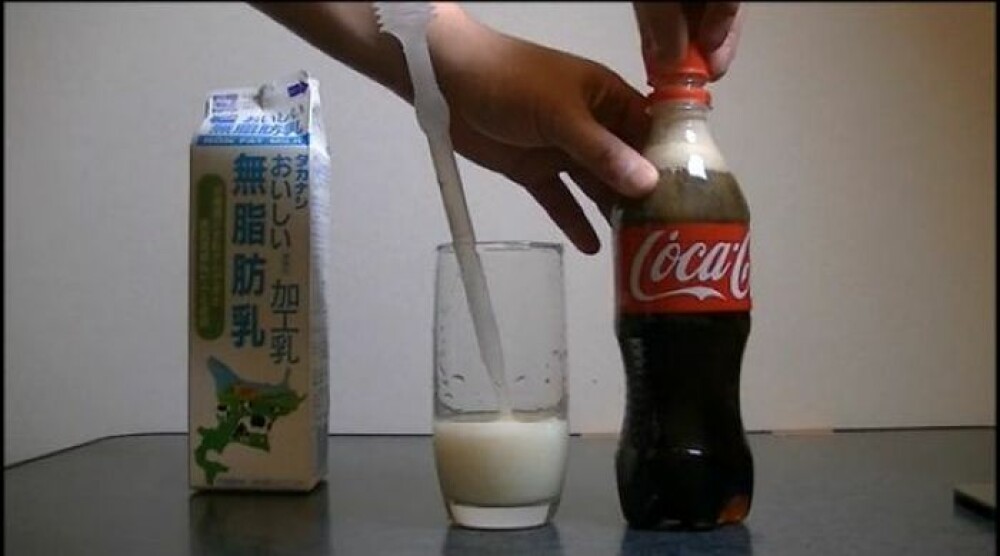 Ce se intampla cand pui lapte in Coca Cola? GALERIE FOTO - Imaginea 4