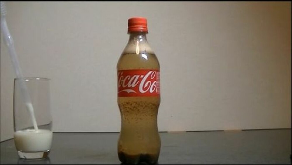 Ce se intampla cand pui lapte in Coca Cola? GALERIE FOTO - Imaginea 11