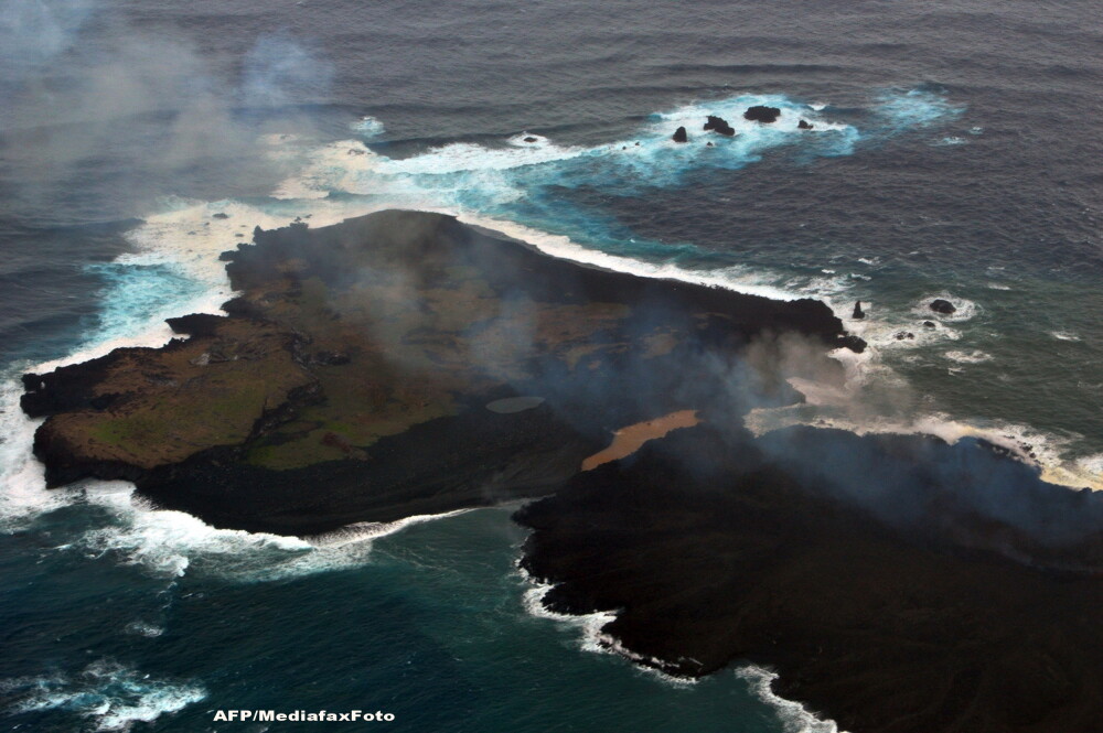 Alerta de tsunami in Japonia. Lava unei insule vulcanice, aflata in eruptie, ar putea provoca o tragedie. GALERIE FOTO - Imaginea 2