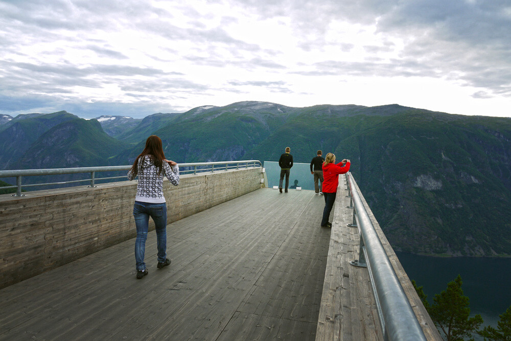 Cei care au fost acolo spun ca este cea mai frumoasa priveliste din lume. Cum arata fiordul norvegian Aurland de la inaltime - Imaginea 9