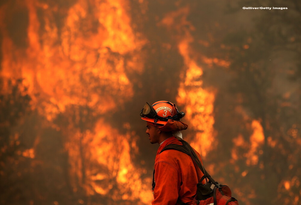 California se lupta cu zeci de incendii, provocate de trasnete. S-a decretat stare de urgenta si s-a convocat Garda Nationala - Imaginea 1