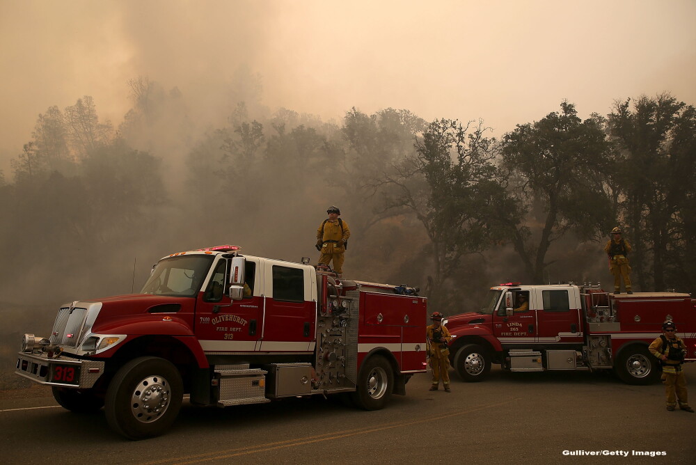California se lupta cu zeci de incendii, provocate de trasnete. S-a decretat stare de urgenta si s-a convocat Garda Nationala - Imaginea 2