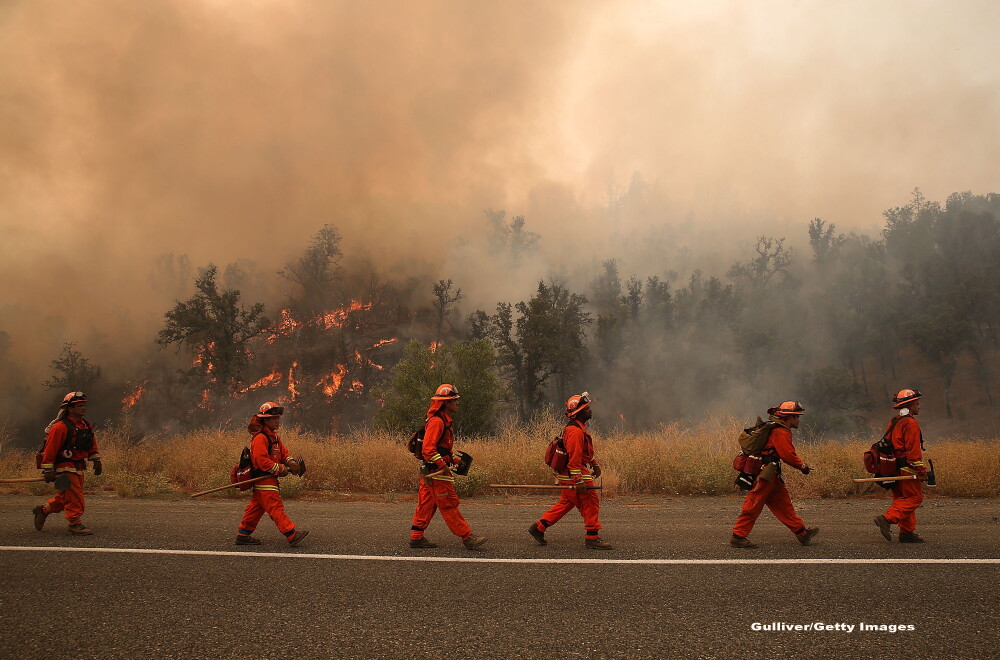 California se lupta cu zeci de incendii, provocate de trasnete. S-a decretat stare de urgenta si s-a convocat Garda Nationala - Imaginea 4