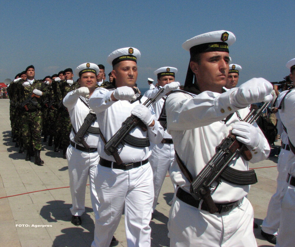 ZIUA MARINEI. Spectacole cu militari, avioane si elicoptere in Marea Neagra. Iohannis si Ponta nu au participat la ceremonii - Imaginea 7