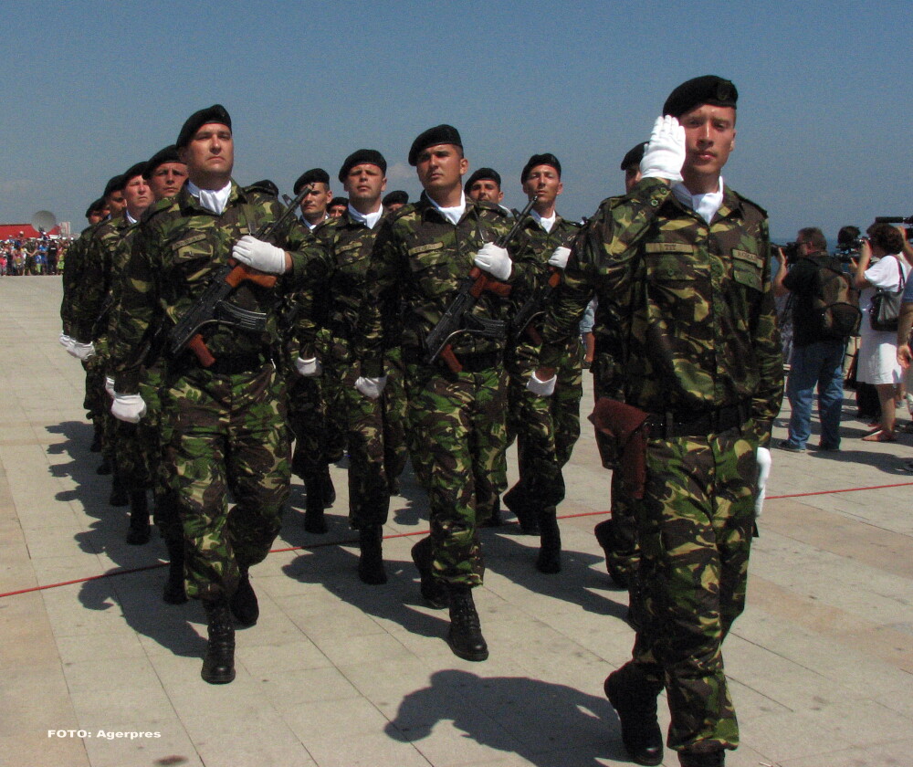 ZIUA MARINEI. Spectacole cu militari, avioane si elicoptere in Marea Neagra. Iohannis si Ponta nu au participat la ceremonii - Imaginea 9