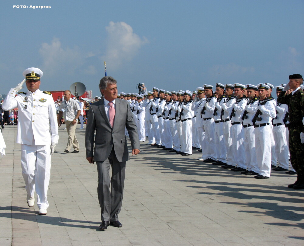 ZIUA MARINEI. Spectacole cu militari, avioane si elicoptere in Marea Neagra. Iohannis si Ponta nu au participat la ceremonii - Imaginea 10