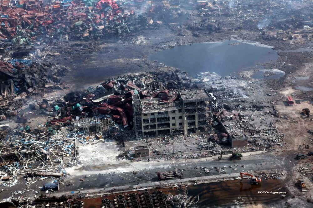 Dezastru: China recunoaste ca in depozitele care au explodat se aflau tone de CIANURA. Pericol de contaminare in metropola - Imaginea 1