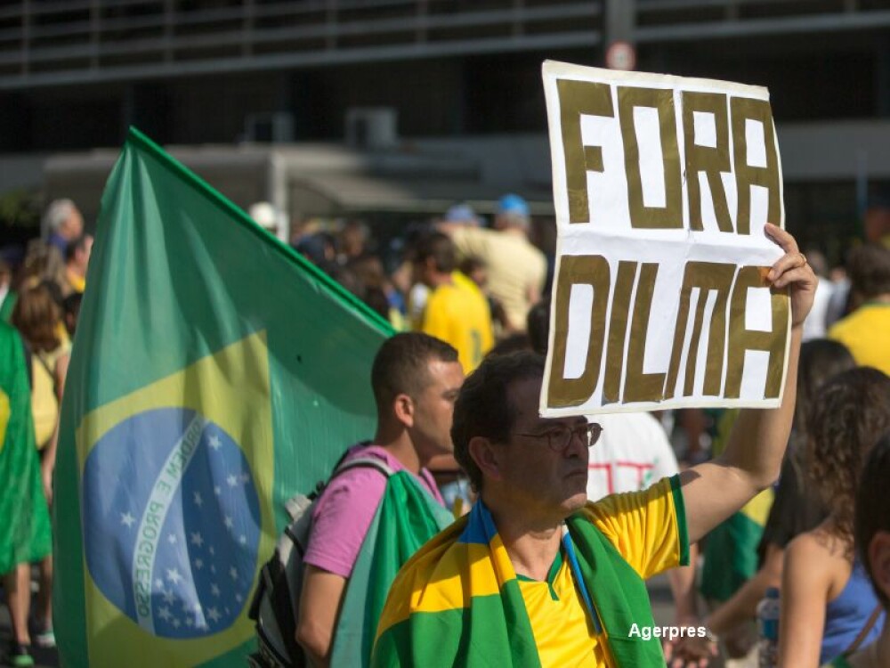 Sute de mii de brazilieni au cerut in strada demisia presedintelui. Scandalul urias in care e implicata Dilma Rousseff - Imaginea 1