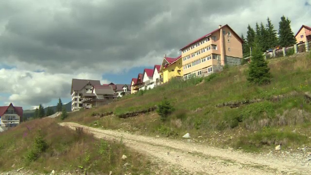 Peisaj dezolant in Ranca, statiunea fara drumuri si cosuri de gunoi: 