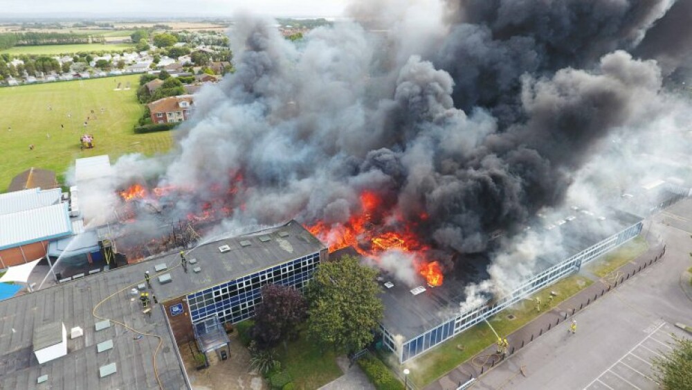 Incendiu urias duminica, in Marea Britanie: o scoala a fost 