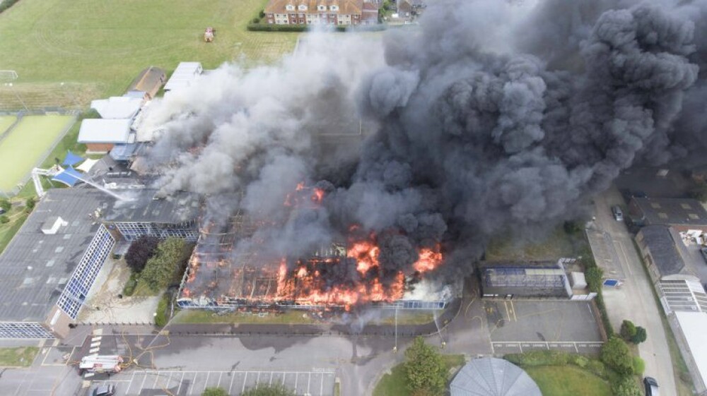 Incendiu urias duminica, in Marea Britanie: o scoala a fost 