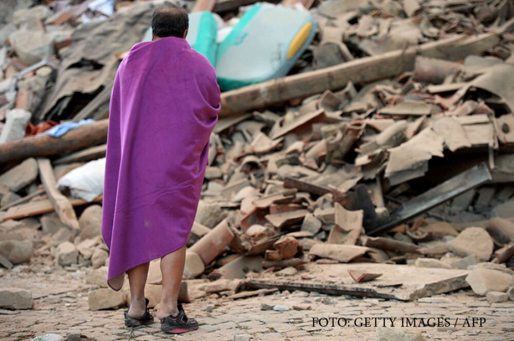 Cutremur in Italia: 159 de morti si sute de raniti. Armata a fost mobilizata pentru a ajuta persoanele afectate de seism - Imaginea 12